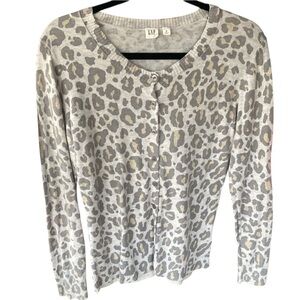 🟢 3/$30 GAP Animal Print cardigan sweater grey tan size medium